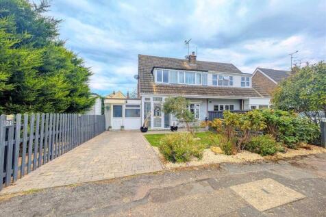 3 bedroom semi-detached house for sale