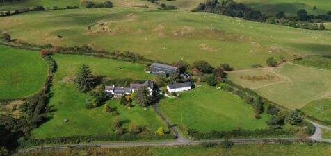 6 bedroom detached house for sale