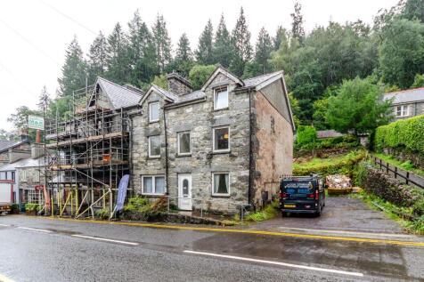 5 bedroom semi-detached house for sale