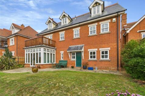 The Courts, Felixstowe, Suffolk, IP11 5 bed detached house for sale