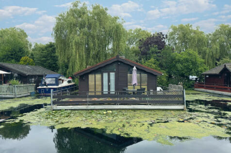2 bedroom house boat for sale