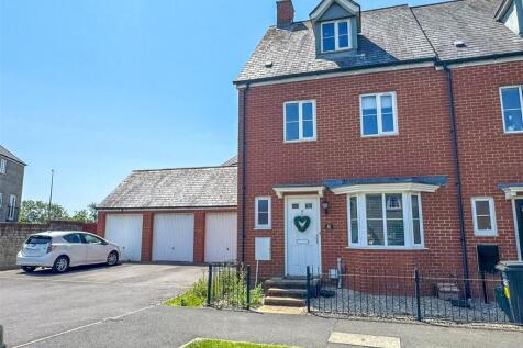 4 bedroom end of terrace house for sale