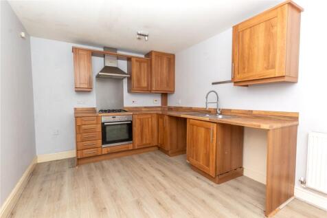 4 bedroom end of terrace house for sale