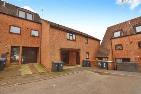 Kingfisher Way, Bishop's Stortford... 2 bed maisonette for sale