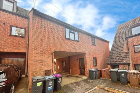 Kingfisher Way, Bishop's Stortford... 2 bed maisonette for sale