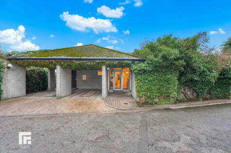 4 bedroom detached bungalow for sale