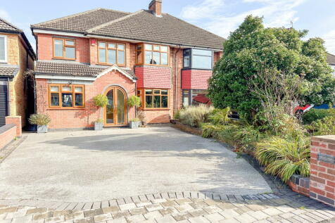 4 bedroom semi-detached house for sale