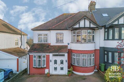 5 bedroom semi-detached house for sale