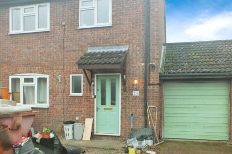 3 bedroom link detached house for sale