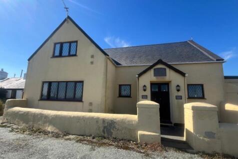 Holyhead LL65 4 bed detached house for sale