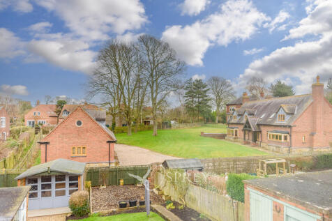 West End, Melton Mowbray LE14 4 bed semi
