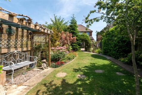Cottingham Grove, Bletchley MK3 3 bed semi