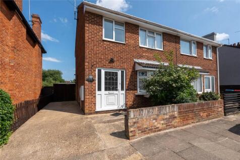 Windsor Street, Bletchley MK2 3 bed semi