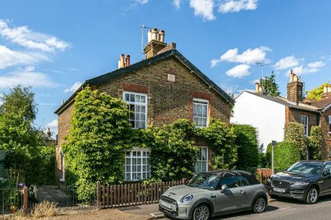 2 bedroom semi-detached house for sale
