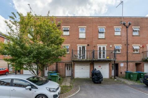 4 bedroom terraced house for sale