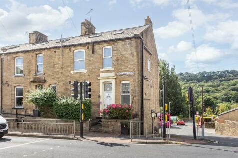 4 bedroom end of terrace house for sale