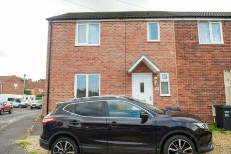 2 bedroom semi-detached house for sale