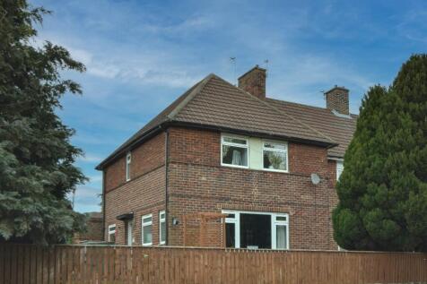 4 bedroom end of terrace house for sale