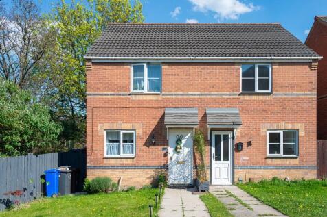 2 bedroom semi-detached house for sale