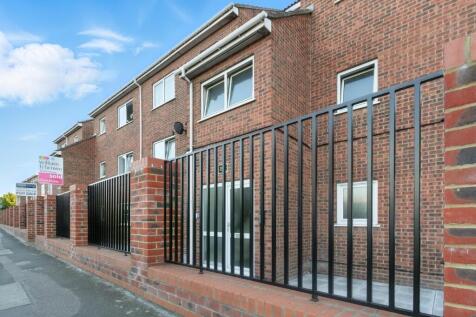 Bridge Road, Grays RM17 1 bed flat for sale