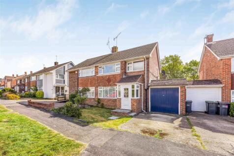 Greenfield Crescent, Waterlooville PO8 3 bed semi