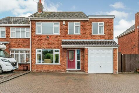 4 bedroom semi-detached house for sale