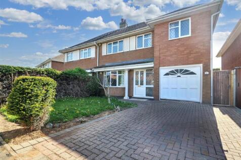 Bladon Close, Nuneaton CV11 4 bed semi