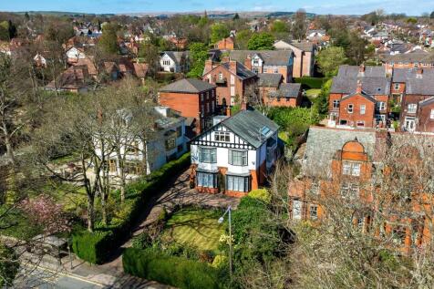 6 bedroom detached house for sale
