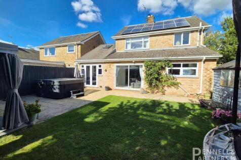 4 bedroom detached house for sale