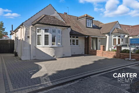 Heather Gardens, Romford, RM1 4SS 2 bed semi