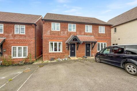 Birdwood Crescent, Bideford EX39 3 bed semi