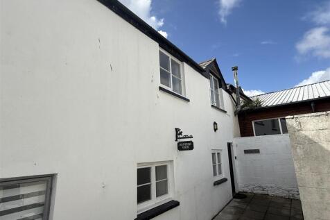 3 bedroom maisonette for sale