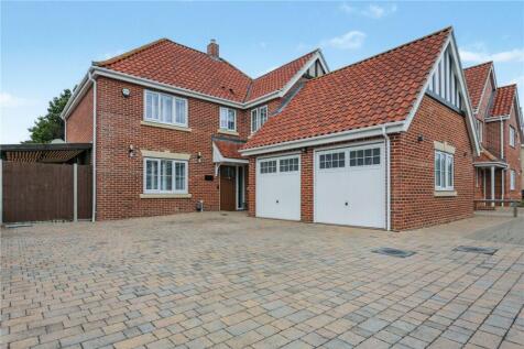 Newstead Gardens, Blofield, Norwich... 4 bed detached house for sale