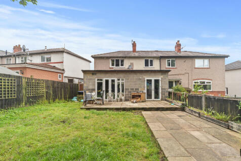 3 bedroom semi-detached house for sale