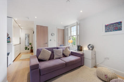 King Georges Walk, Esher, KT10 Studio for sale