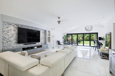 5 bedroom semi-detached house for sale