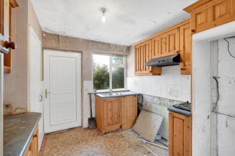 2 bedroom semi-detached bungalow for sale