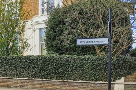 6 bedroom semi-detached house for sale
