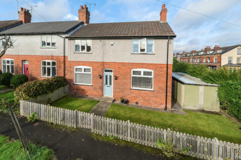 Roman Crescent, Roundhay, Leeds, LS8 3 bed end of terrace house for sale