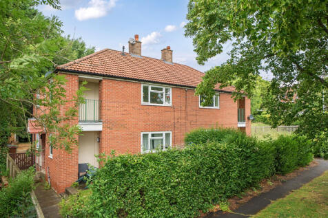 Spen Lawn, West Park, Leeds, LS16 1 bed flat for sale