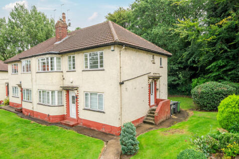 Sandringham Crescent, Moortown... 2 bed flat for sale