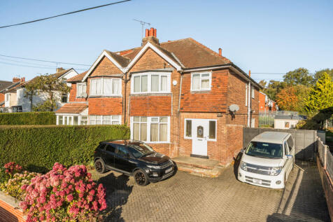 Bentcliffe Avenue, Moortown, Leeds, LS17 4 bed semi