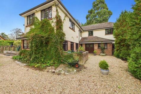5 bedroom detached house for sale