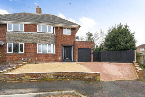 Tenzing Gardens, Swindon, Wiltshire 3 bed semi