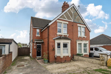 Whitworth Road, Swindon, Wiltshire 4 bed semi
