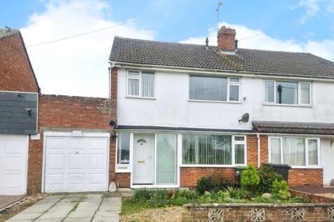 Spur Way, Swindon, Wiltshire 3 bed semi