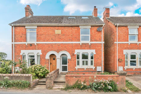 Cricklade Road, Purton, Swindon 3 bed semi