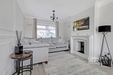 Theydon Crescent, Basildon, SS14 3 bed terraced house for sale