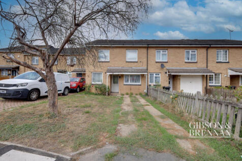 Chesham Drive, Basildon, SS15 4 bed terraced house for sale