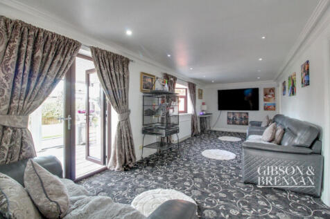 Elm Road, Basildon, SS13 3 bed bungalow for sale